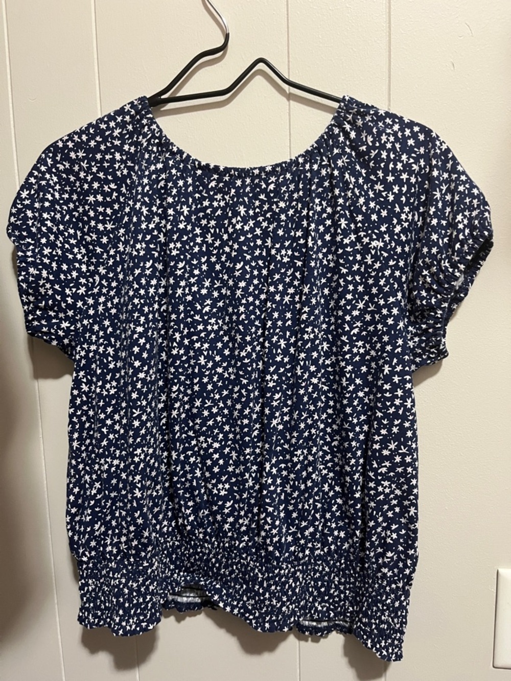 Navy Star-Print Short Puff-Sleeve Blouse